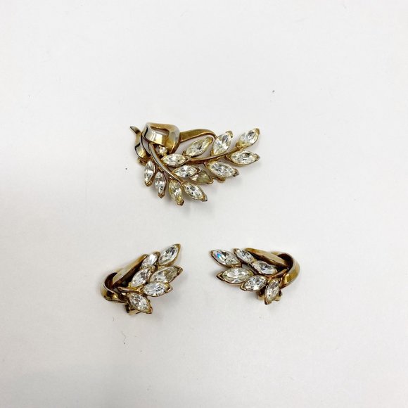 Vintage Crown Trifari Silver Tone Faux Pearl w/ Rhinestone  377 Vintage costume Trifari clear rhinestone and gold tone leaf jewelry set